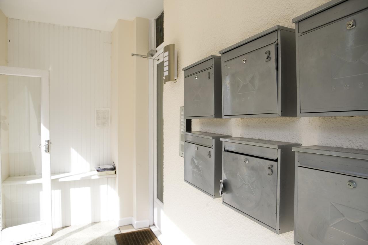 בורנמות' Large 2 Bedroom Apt - Near Beach - Free Parking מראה חיצוני תמונה